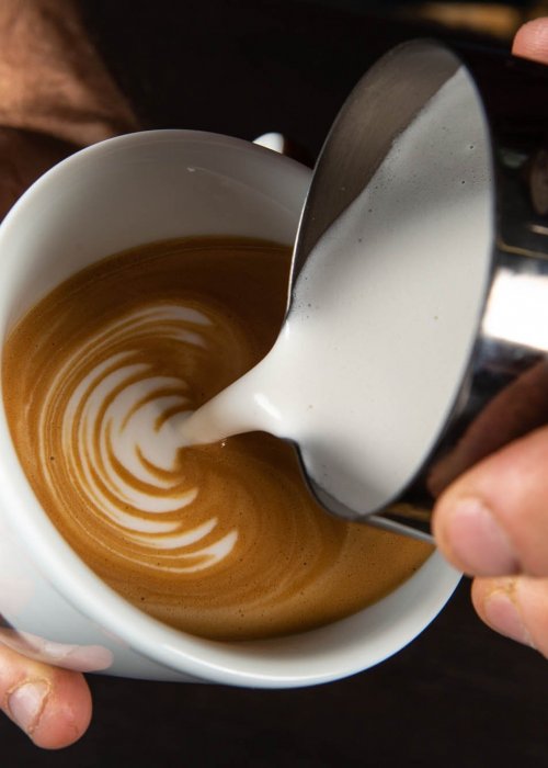 Making cappuccino with Brasilmoka coffee